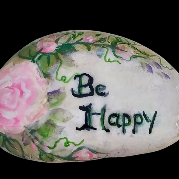 Freehand painted rock with peach roses and words of expression "Be Happy" - Picture 5 of 7